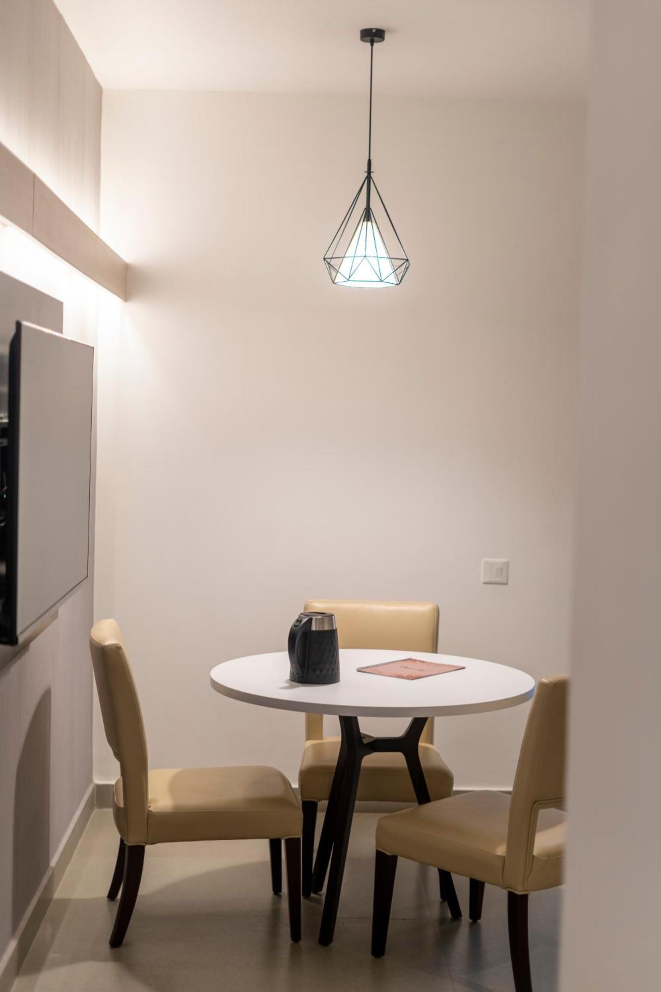 Hotel Deccan Serai Grande, Gachibowli, Хидерабад Екстериор снимка
