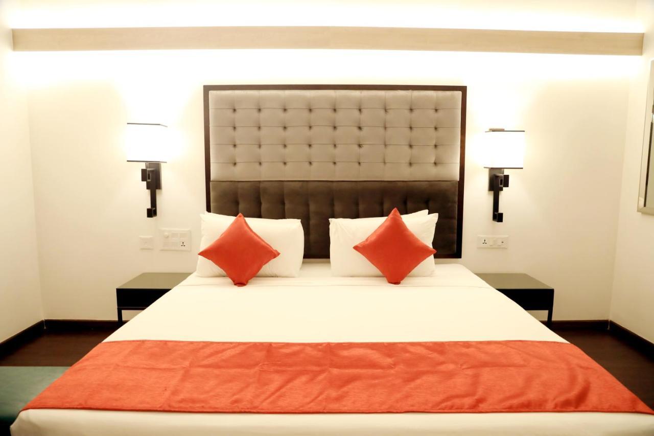 Hotel Deccan Serai Grande, Gachibowli, Хидерабад Екстериор снимка