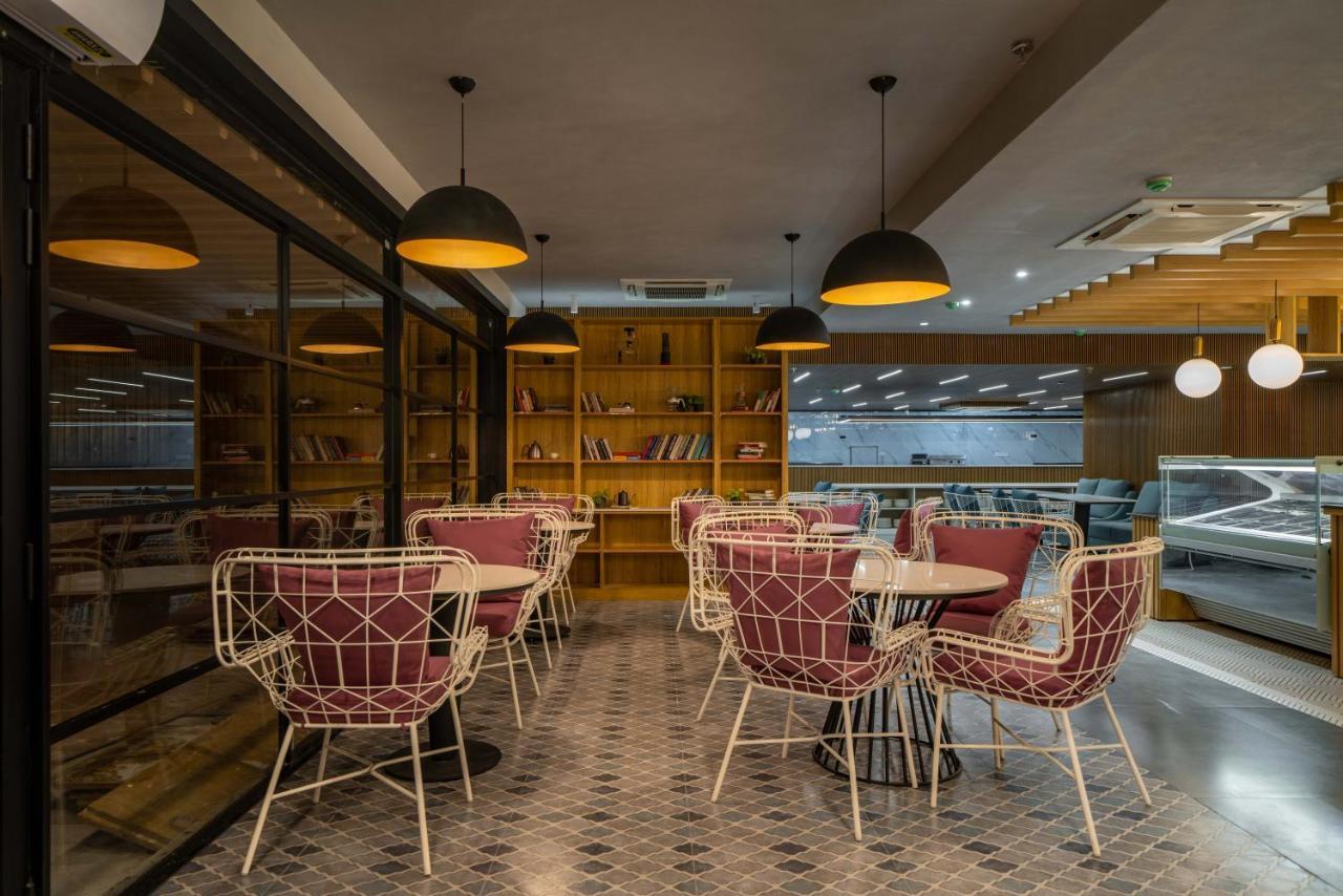 Hotel Deccan Serai Grande, Gachibowli, Хидерабад Екстериор снимка