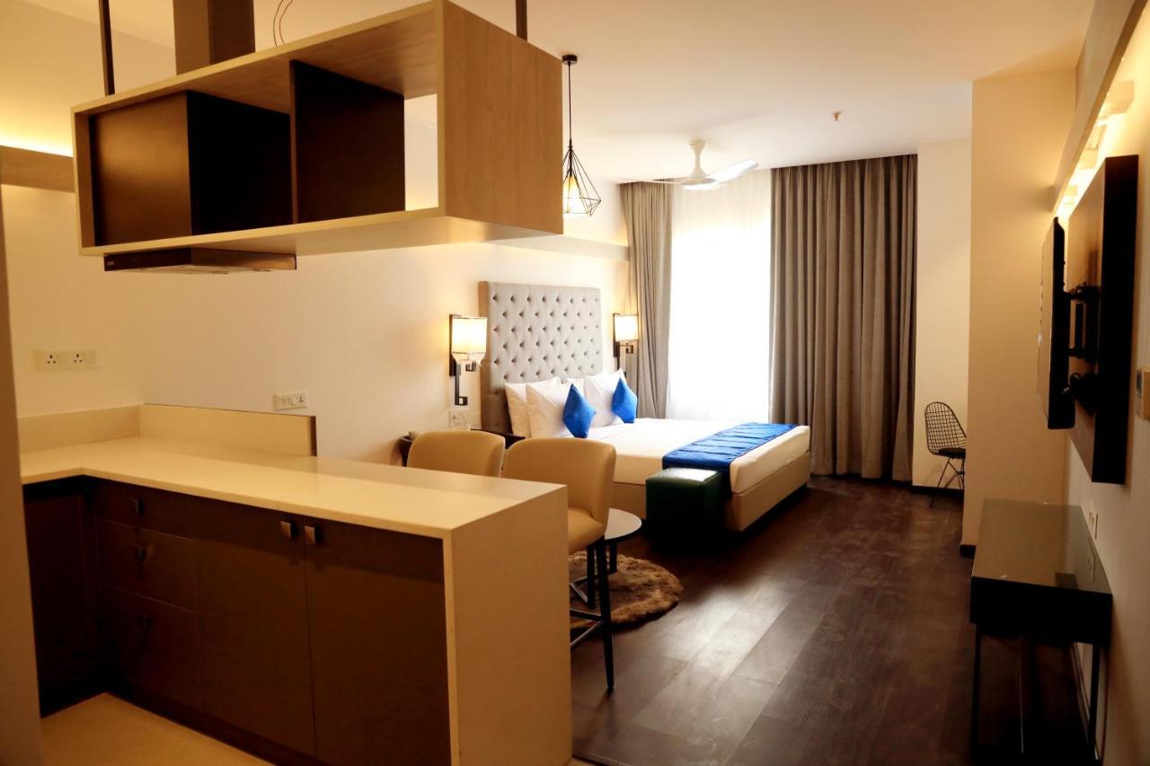 Hotel Deccan Serai Grande, Gachibowli, Хидерабад Екстериор снимка