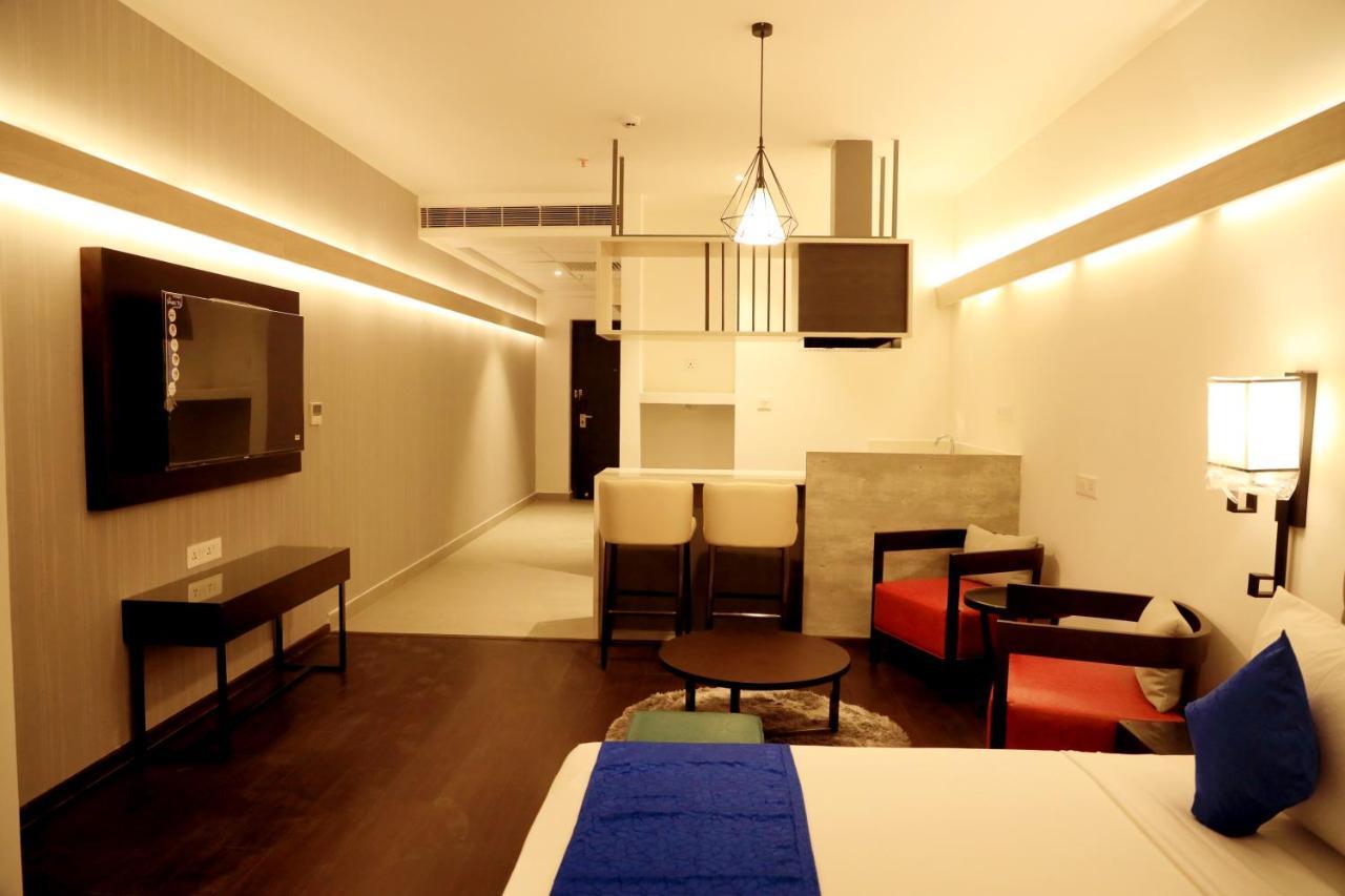 Hotel Deccan Serai Grande, Gachibowli, Хидерабад Екстериор снимка