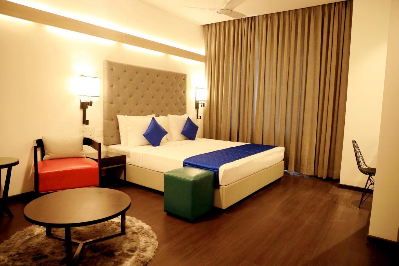 Hotel Deccan Serai Grande, Gachibowli, Хидерабад Екстериор снимка