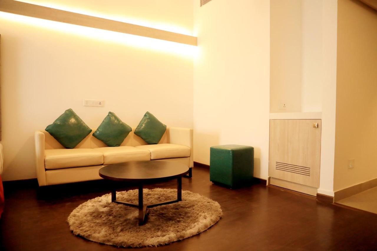 Hotel Deccan Serai Grande, Gachibowli, Хидерабад Екстериор снимка