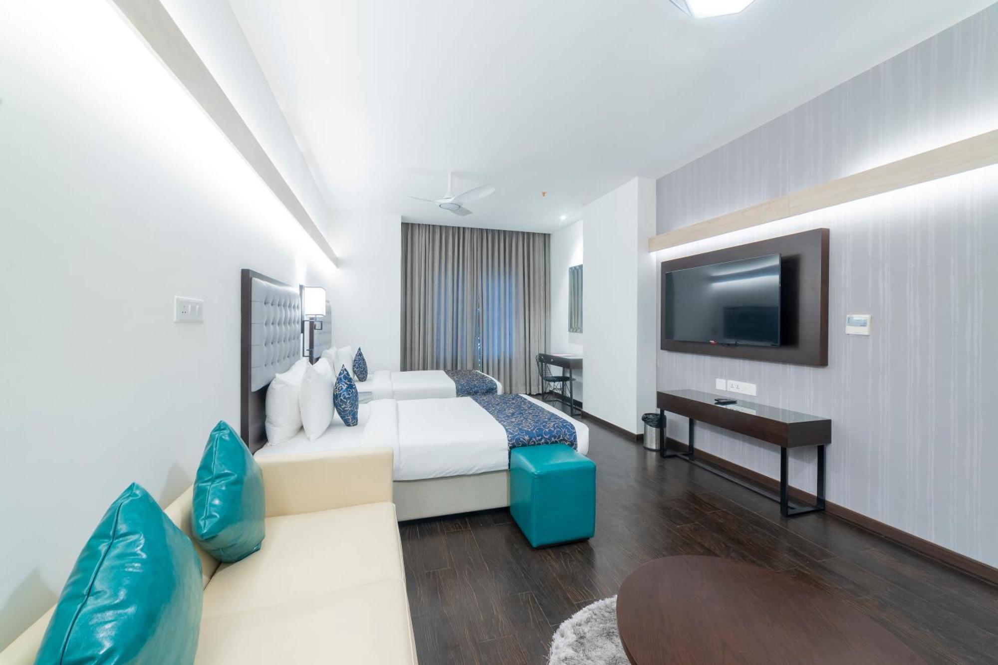 Hotel Deccan Serai Grande, Gachibowli, Хидерабад Екстериор снимка