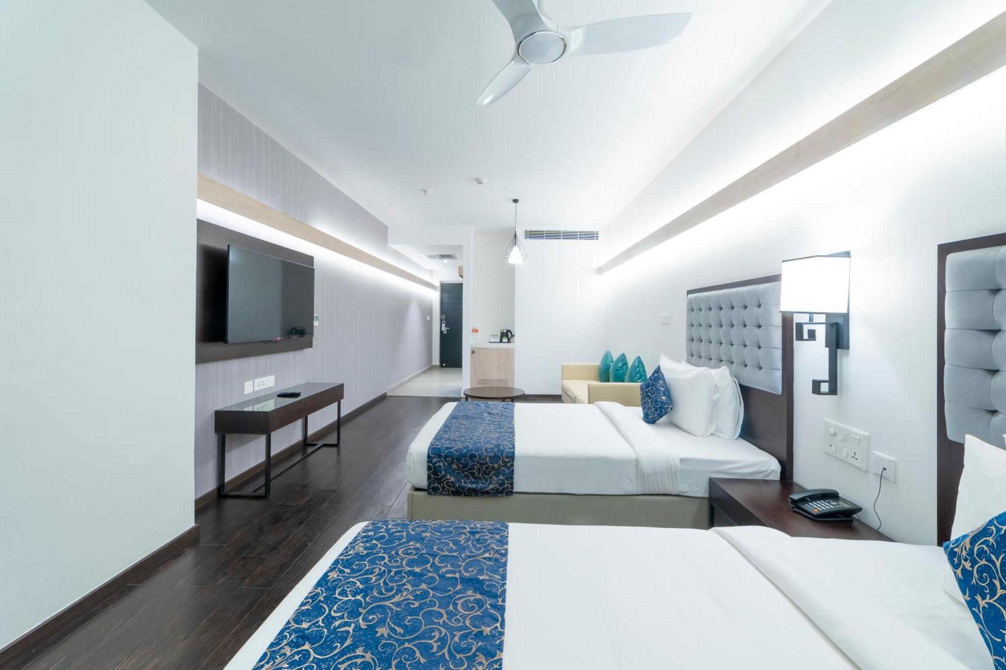 Hotel Deccan Serai Grande, Gachibowli, Хидерабад Екстериор снимка