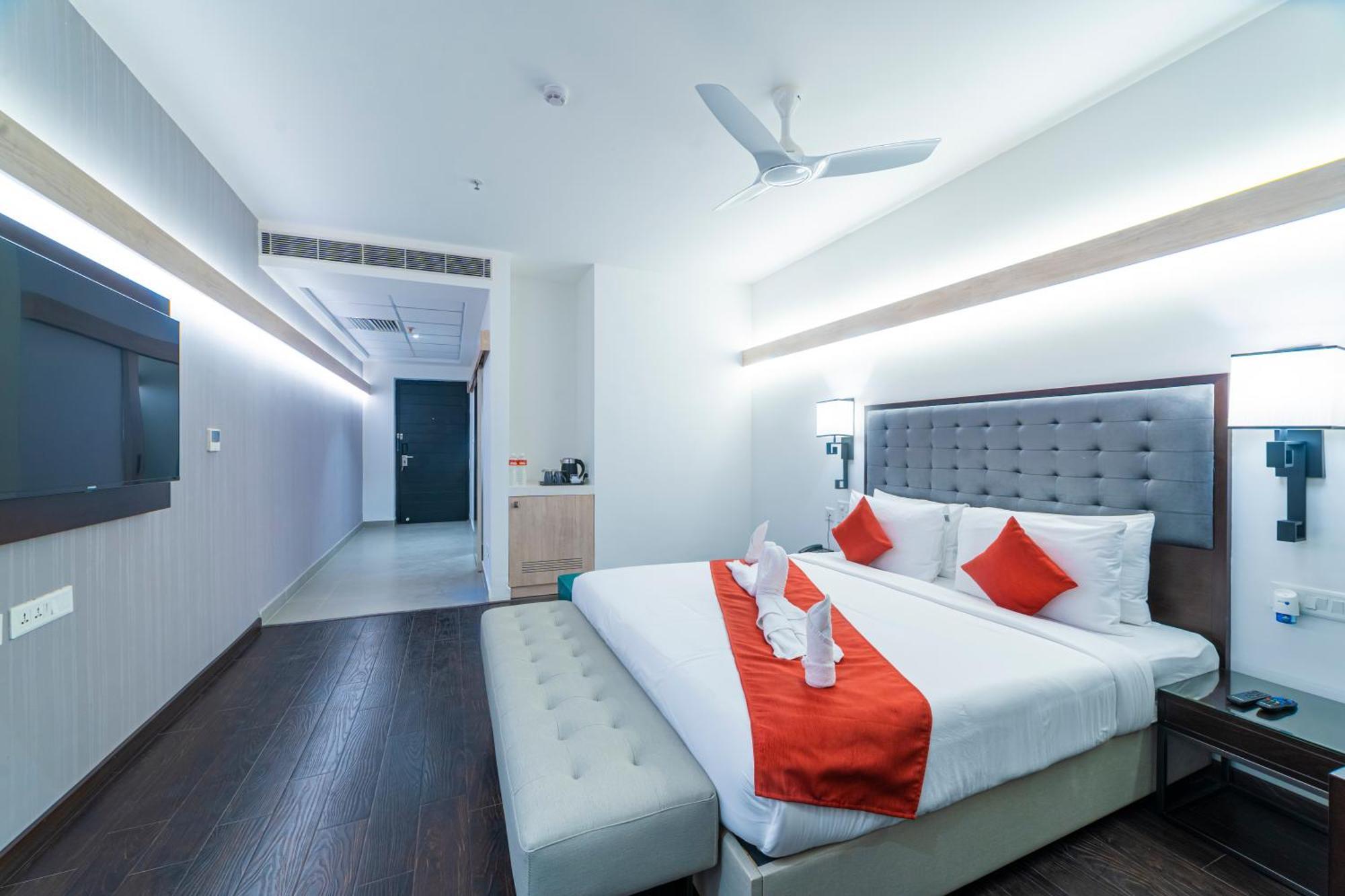 Hotel Deccan Serai Grande, Gachibowli, Хидерабад Екстериор снимка