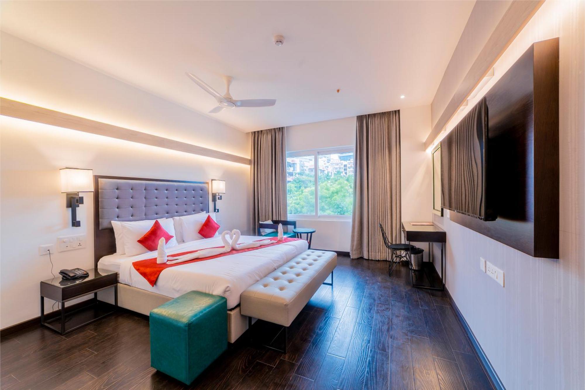 Hotel Deccan Serai Grande, Gachibowli, Хидерабад Екстериор снимка