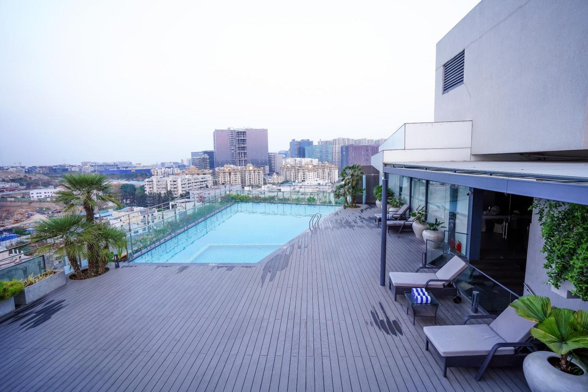 Hotel Deccan Serai Grande, Gachibowli, Хидерабад Екстериор снимка