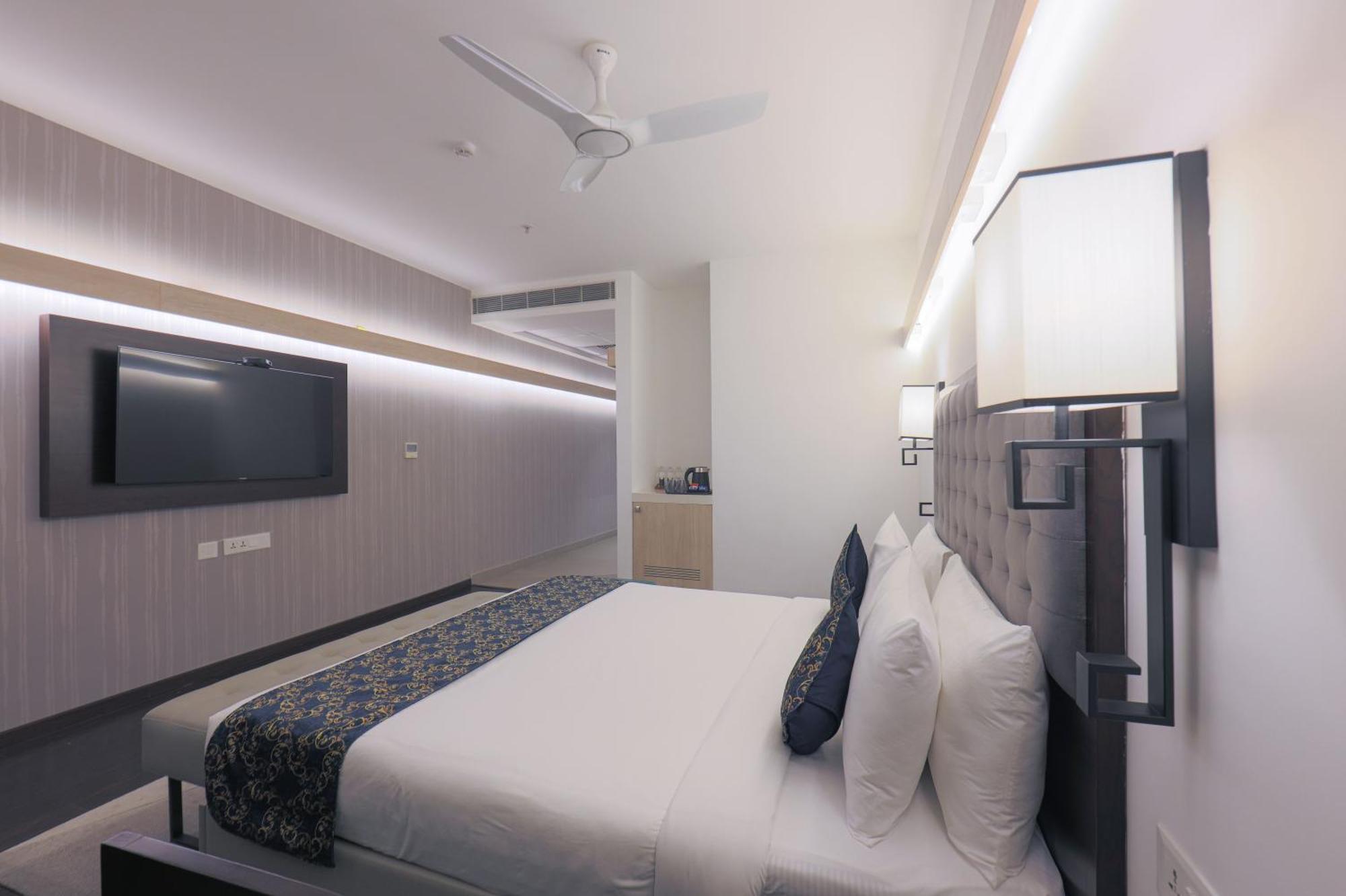 Hotel Deccan Serai Grande, Gachibowli, Хидерабад Екстериор снимка