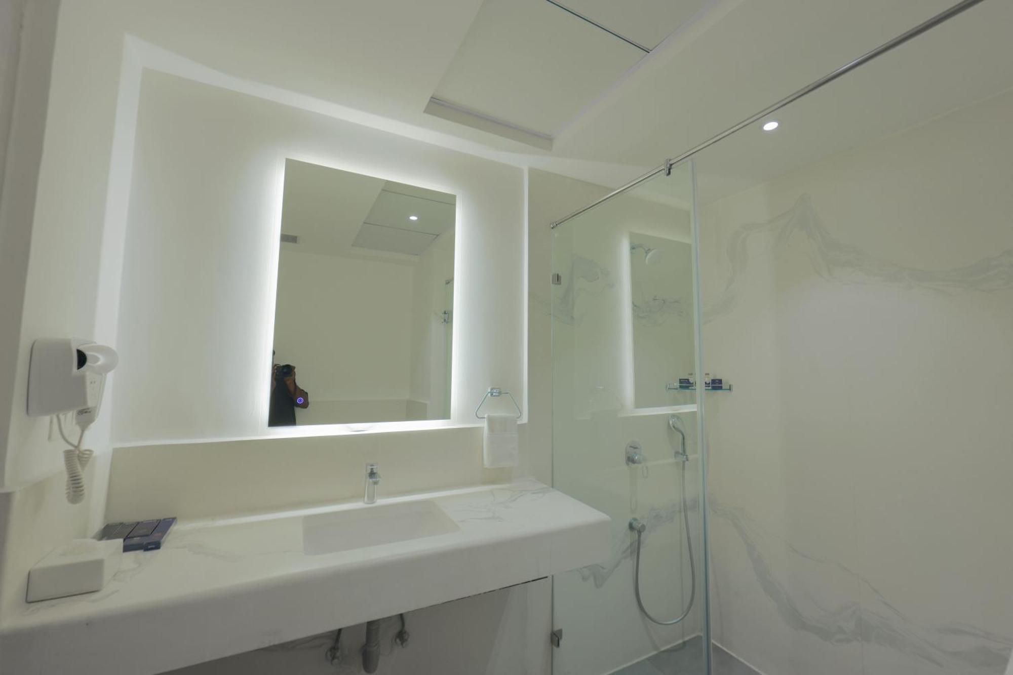 Hotel Deccan Serai Grande, Gachibowli, Хидерабад Екстериор снимка