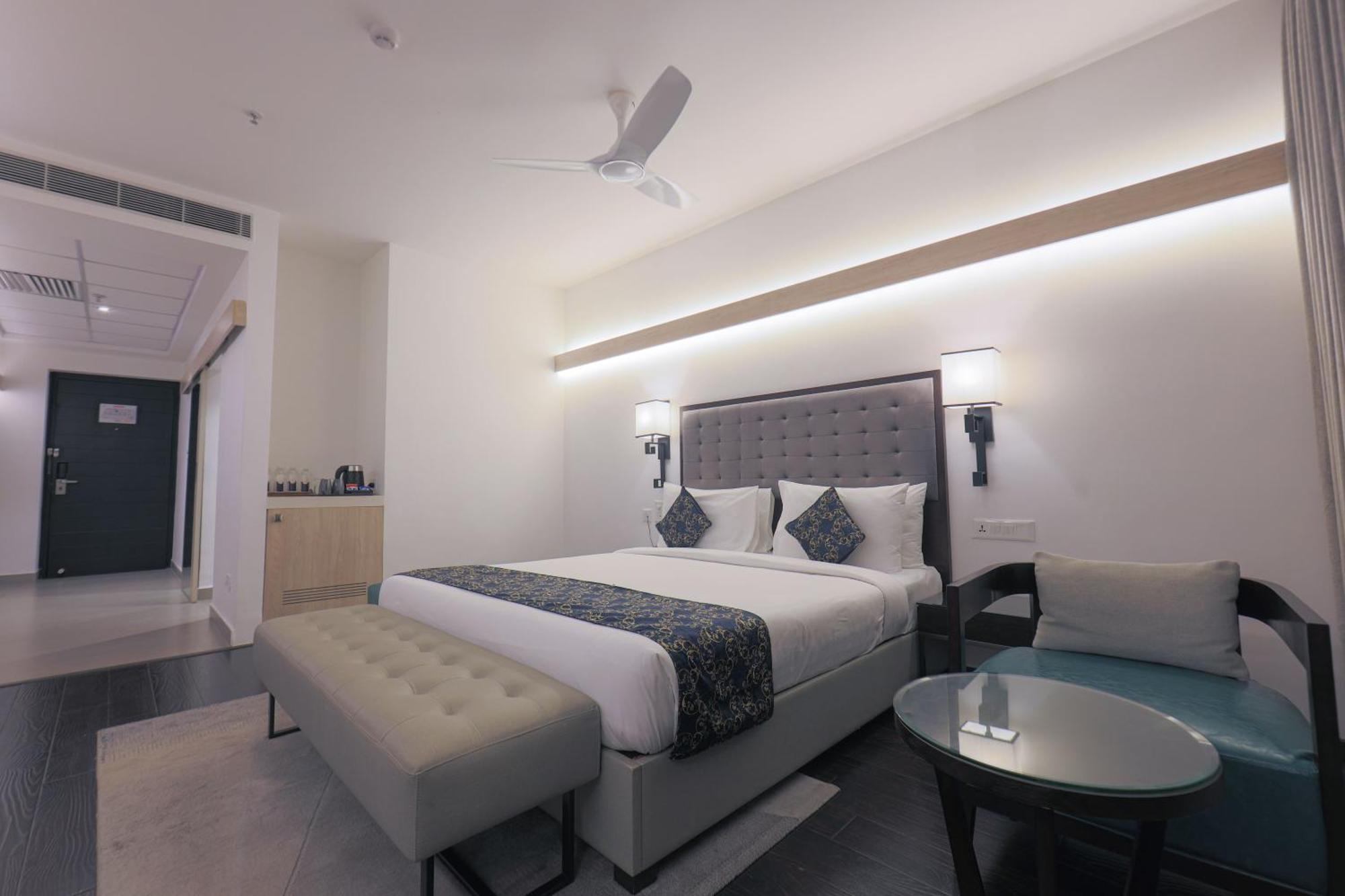 Hotel Deccan Serai Grande, Gachibowli, Хидерабад Екстериор снимка