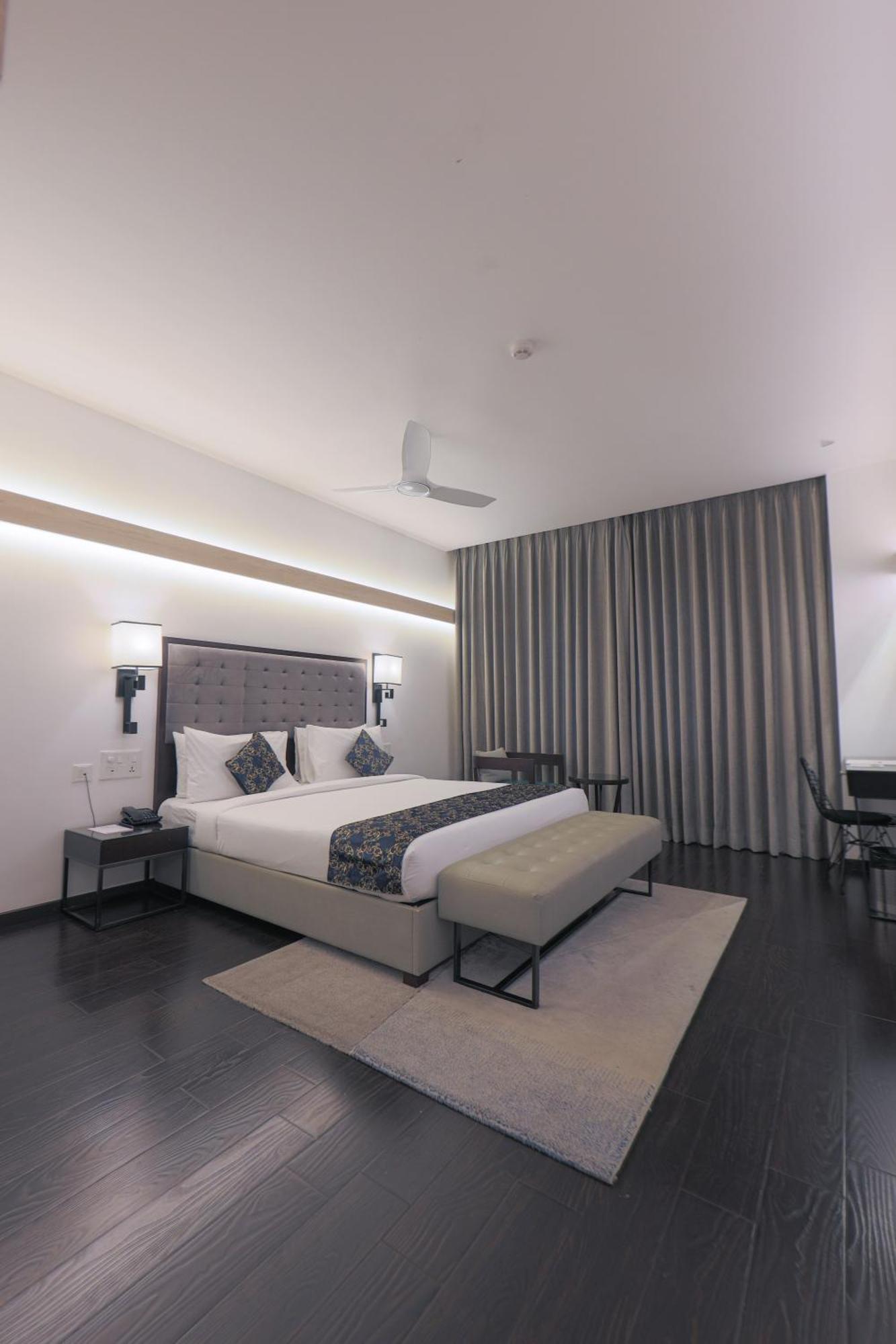 Hotel Deccan Serai Grande, Gachibowli, Хидерабад Екстериор снимка